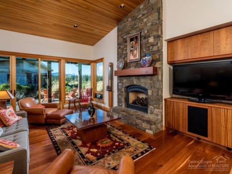 Cherry floors and cabinets in sshevlin Park in Bend