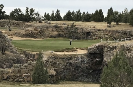 Realtor Sandy Kohlmoos birdies signature hole at Pronghorn