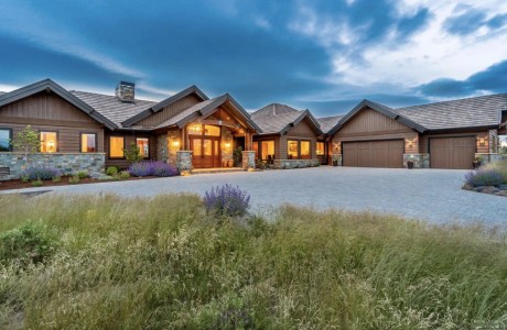 Luxury sales are doing well in Bend