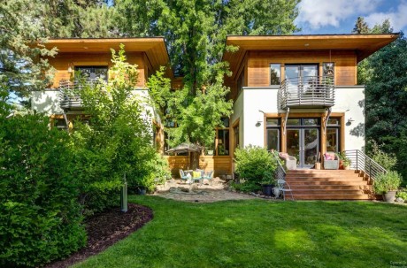 Luxury Bend . . . $2,395,000